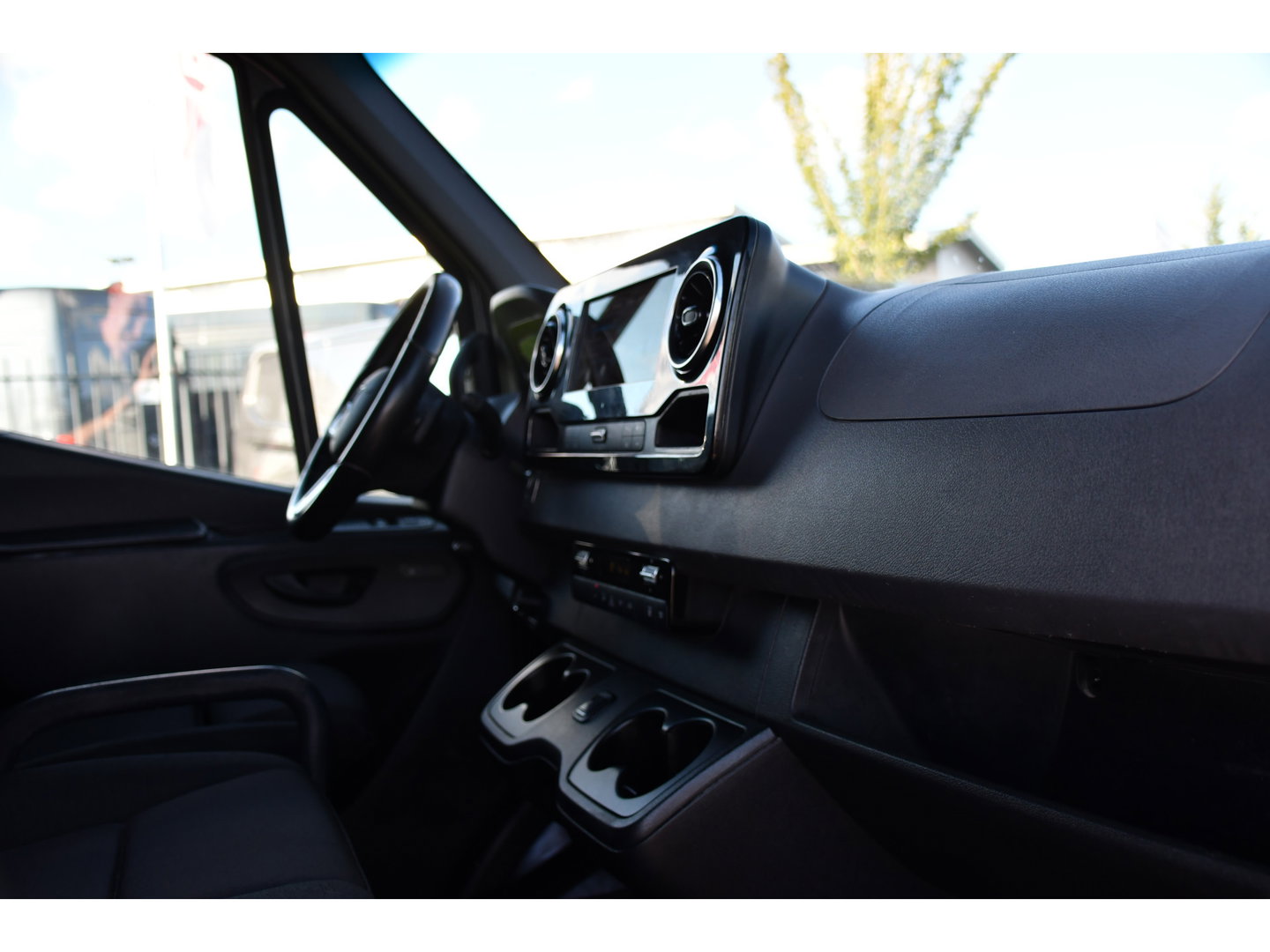 Mercedes-Benz Sprinter 319 3.0 CDI L4H2 PB Edition Adaptieve Cruise, Camera, LED, Carplay, 190pk, Standkachel, Stoelverwarming, Sensoren, 3500kg Trekhaak, Uniek! Extra lang, L4, Ultra lang