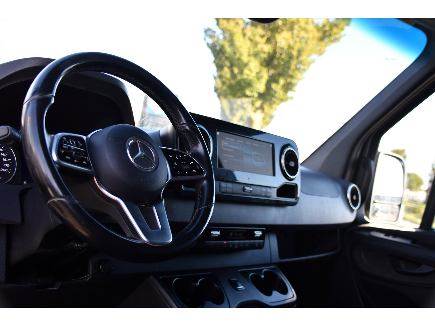 Mercedes-Benz Sprinter 319 3.0 CDI L4H2 PB Edition Adaptieve Cruise, Camera, LED, Carplay, 190pk, Standkachel, Stoelverwarming, Sensoren, 3500kg Trekhaak, Uniek! Extra lang, L4, Ultra lang