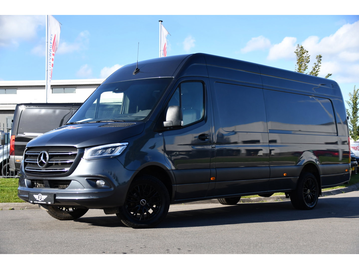 Mercedes-Benz Sprinter 319 3.0 CDI L4H2 PB Edition Adaptieve Cruise, Camera, LED, Carplay, 190pk, Standkachel, Stoelverwarming, Sensoren, 3500kg Trekhaak, Uniek! Extra lang, L4, Ultra lang