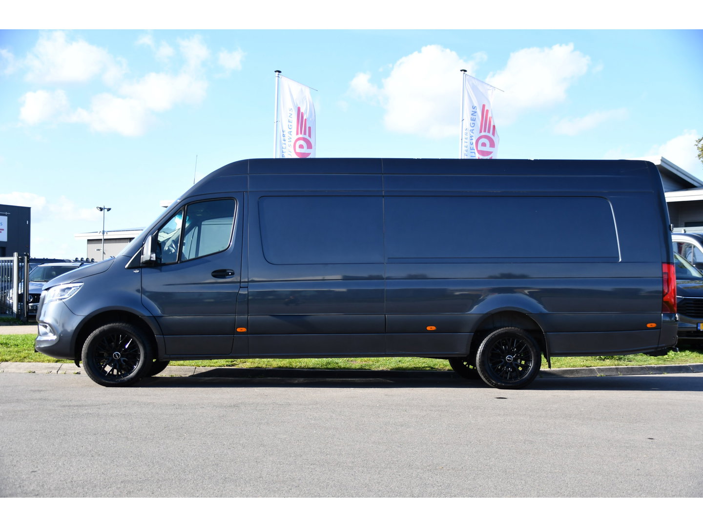 Mercedes-Benz Sprinter 319 3.0 CDI L4H2 PB Edition Adaptieve Cruise, Camera, LED, Carplay, 190pk, Standkachel, Stoelverwarming, Sensoren, 3500kg Trekhaak, Uniek! Extra lang, L4, Ultra lang