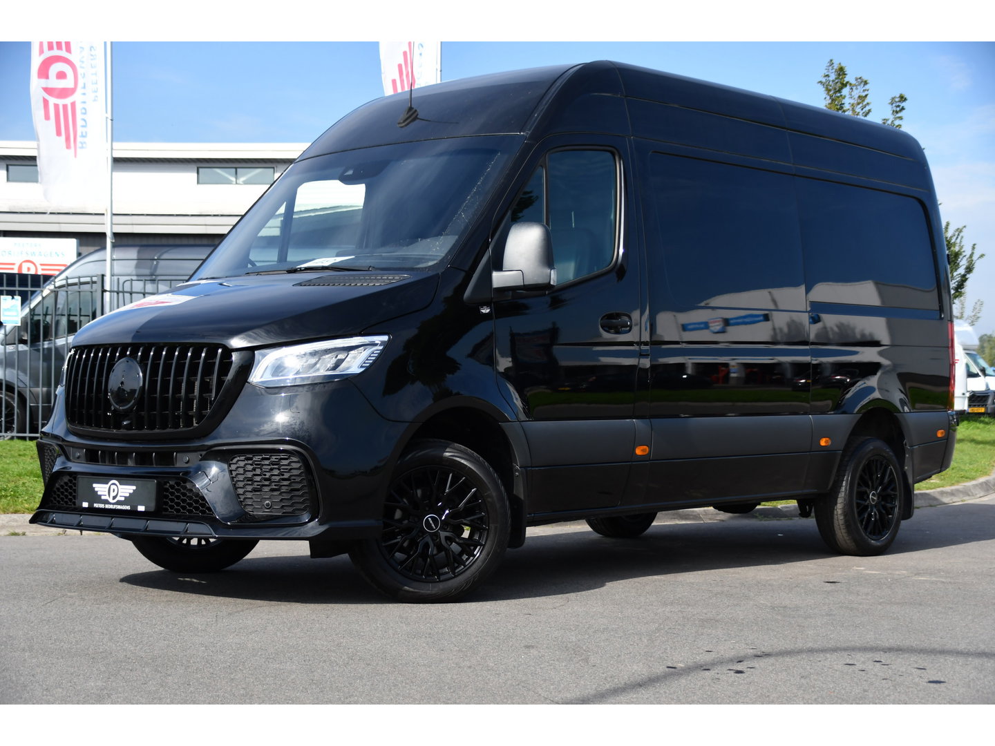 Mercedes-Benz Sprinter 319 1.9 CDI L2H2 RWD AMG Black Edition 360 Camera, Cruise, LED, 3500kg Trekhaak, Carplay, Leder, 10,5'' Mbux, 190pk, Automaat, NAVI, Uniek!