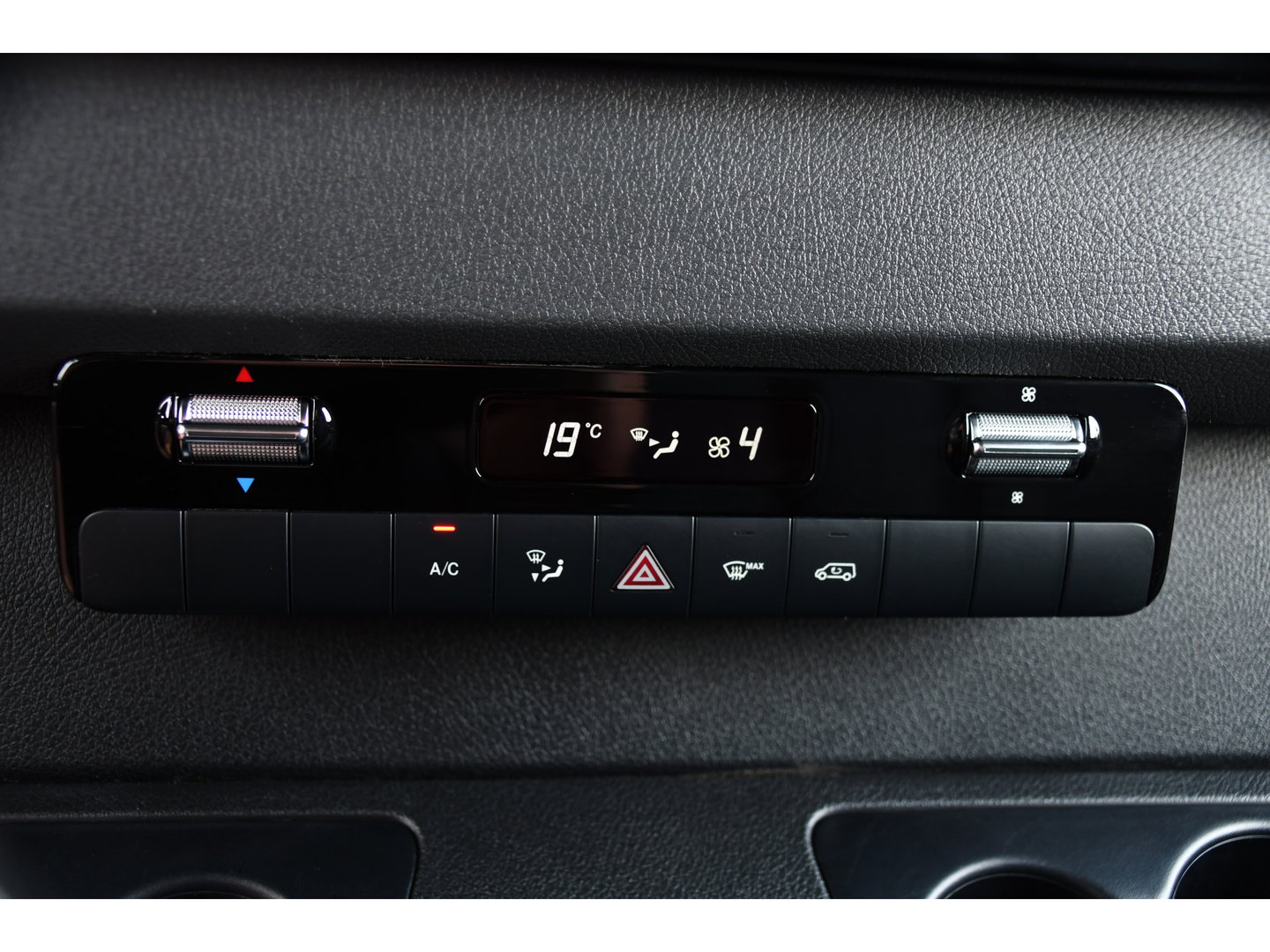 Mercedes-Benz Sprinter 319 1.9 CDI L2H2 RWD AMG Black Edition 360 Camera, Cruise, LED, 3500kg Trekhaak, Carplay, Leder, 10,5'' Mbux, 190pk, Automaat, NAVI, Uniek!