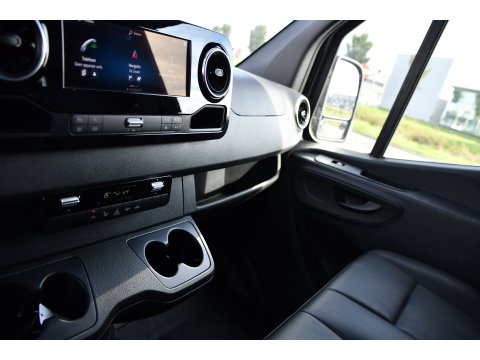 Mercedes-Benz Sprinter 319 1.9 CDI L2H2 RWD AMG Black Edition 360 Camera, Cruise, LED, 3500kg Trekhaak, Carplay, Leder, 10,5'' Mbux, 190pk, Automaat, NAVI, Uniek!