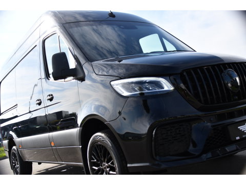 Mercedes-Benz Sprinter 319 1.9 CDI L2H2 RWD AMG Black Edition 360 Camera, Cruise, LED, 3500kg Trekhaak, Carplay, Leder, 10,5'' Mbux, 190pk, Automaat, NAVI, Uniek!