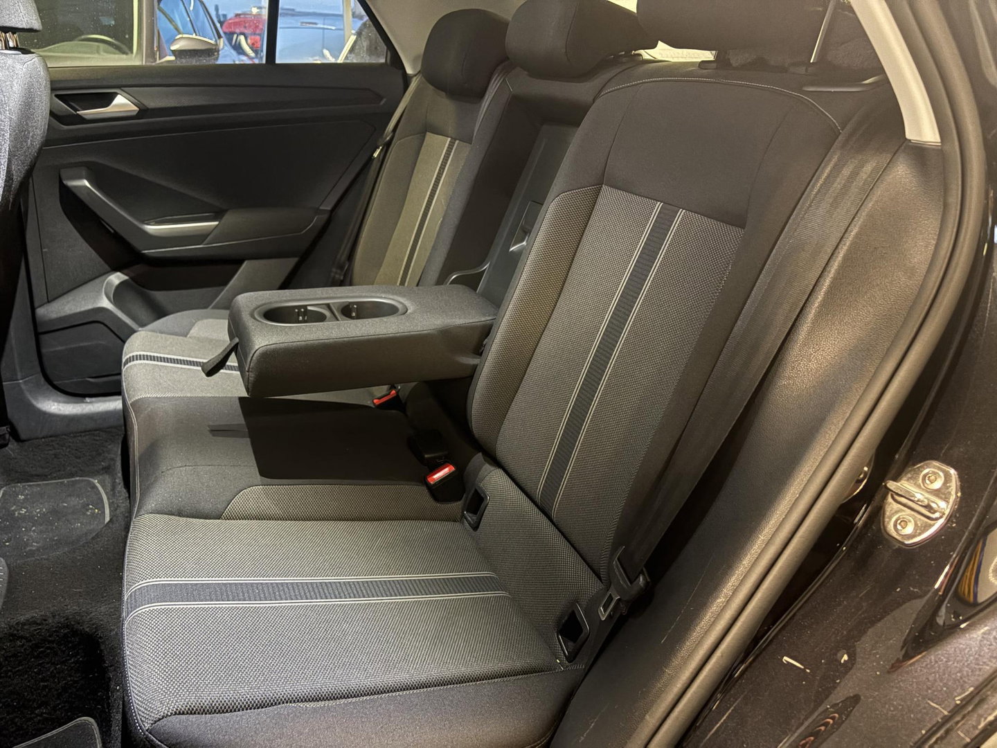 Volkswagen T-Roc 1.0 TSI Style Business | ADAPTIEF | LED DRL | STOELVERWARMING | CLIMATE |