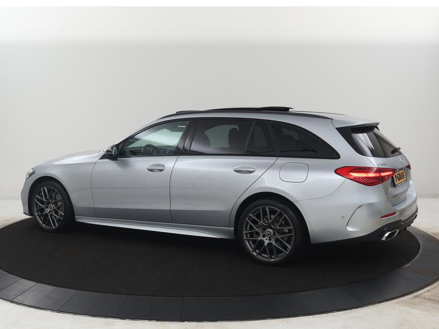 Mercedes-Benz C-Klasse Estate 300 e AMG Line | SOH 98,0% | Panoramadak | Leder | Memory | Stoelverwarming | Cruise control | 360 Camera | Sfeerverlichting | Carplay
