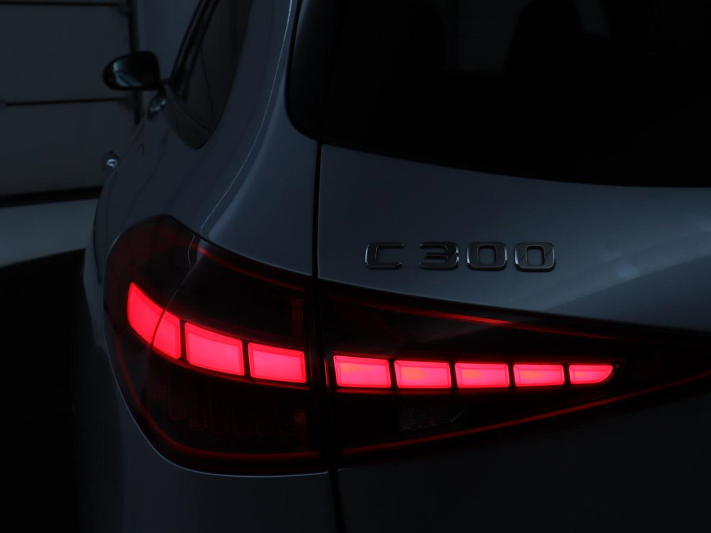 Mercedes-Benz C-Klasse Estate 300 e AMG Line | SOH 98,0% | Panoramadak | Leder | Memory | Stoelverwarming | Cruise control | 360 Camera | Sfeerverlichting | Carplay
