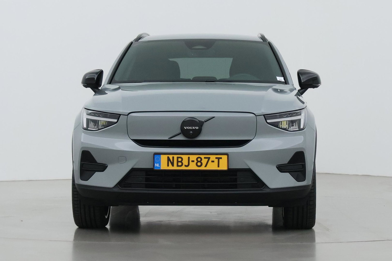 Volvo EX40 Twin Motor Plus Black Edition 82 kWh | 409 PK! | AWD | 360° Camera | Harman/Kardon | Stoel+Stuurverwarming | ACC