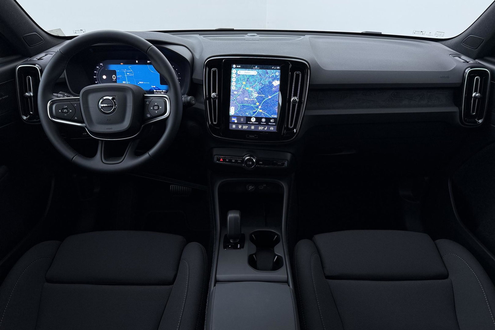 Volvo EX40 Twin Motor Plus Black Edition 82 kWh | 409 PK! | AWD | 360° Camera | Harman/Kardon | Stoel+Stuurverwarming | ACC