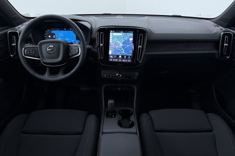 Volvo EX40 Twin Motor Plus Black Edition 82 kWh | 409 PK! | AWD | 360° Camera | Harman/Kardon | Stoel+Stuurverwarming | ACC
