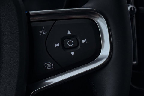 Volvo EX40 Twin Motor Plus Black Edition 82 kWh | 409 PK! | AWD | 360° Camera | Harman/Kardon | Stoel+Stuurverwarming | ACC