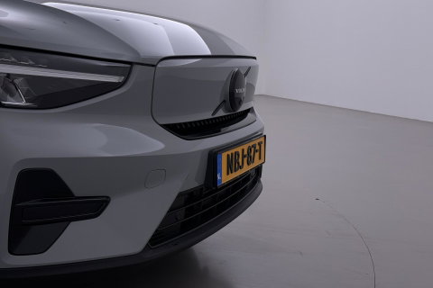Volvo EX40 Twin Motor Plus Black Edition 82 kWh | 409 PK! | AWD | 360° Camera | Harman/Kardon | Stoel+Stuurverwarming | ACC