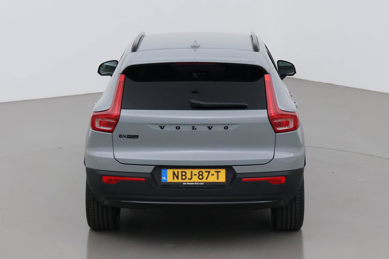 Volvo EX40 Twin Motor Plus Black Edition 82 kWh | 409 PK! | AWD | 360° Camera | Harman/Kardon | Stoel+Stuurverwarming | ACC