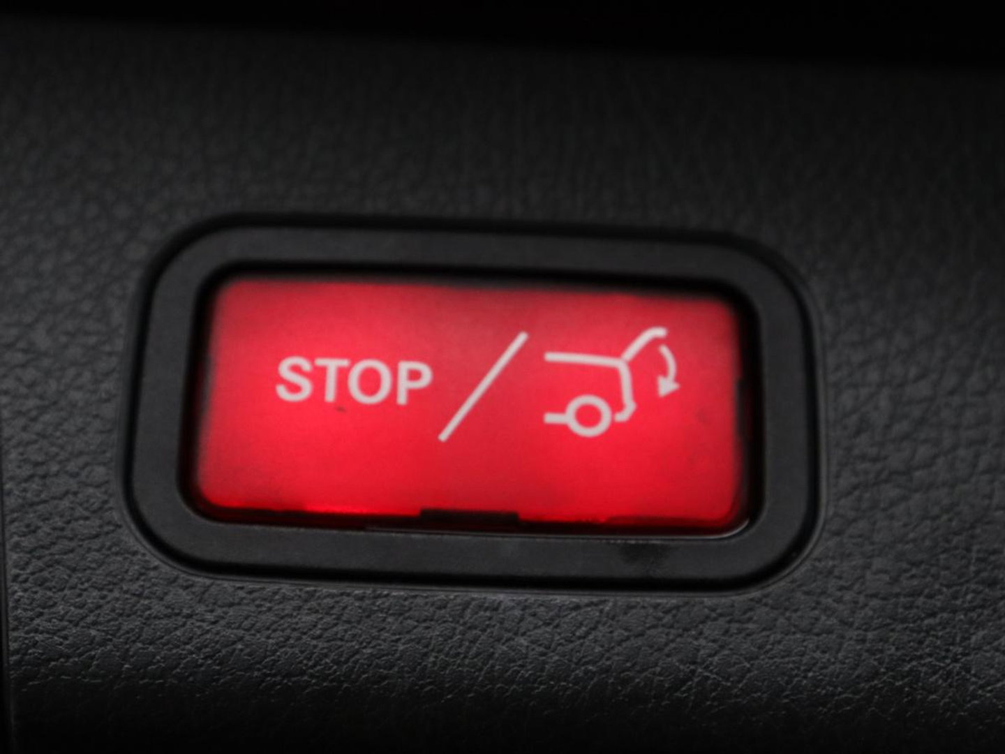 Mercedes-Benz GLB 200 Premium Plus | Half leder | Stoelverwarming | Cruise control | Trekhaak | Camera | Park assist | Sfeerverlichting | Navigatie | Bluetooth | Climate control