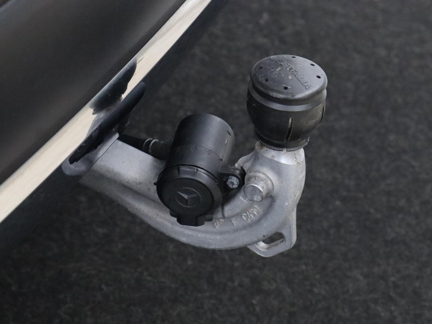 Mercedes-Benz GLB 200 Premium Plus | Half leder | Stoelverwarming | Cruise control | Trekhaak | Camera | Park assist | Sfeerverlichting | Navigatie | Bluetooth | Climate control