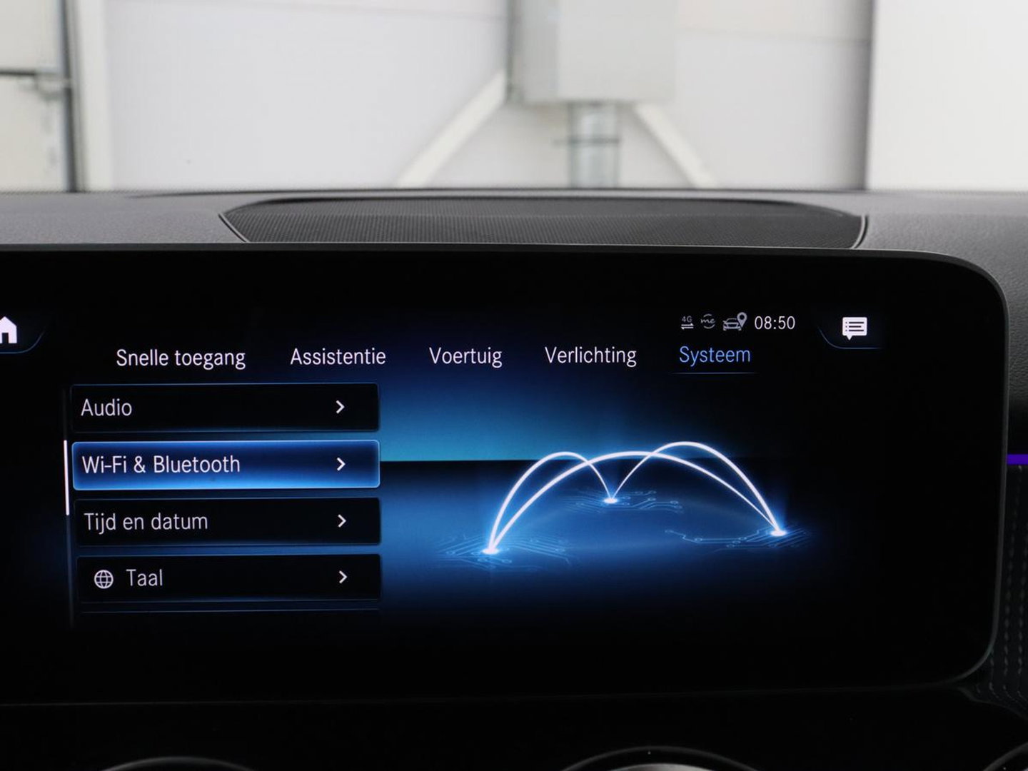 Mercedes-Benz GLB 200 Premium Plus | Half leder | Stoelverwarming | Cruise control | Trekhaak | Camera | Park assist | Sfeerverlichting | Navigatie | Bluetooth | Climate control