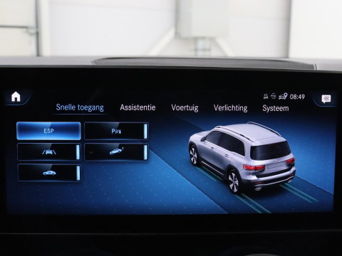 Mercedes-Benz GLB 200 Premium Plus | Half leder | Stoelverwarming | Cruise control | Trekhaak | Camera | Park assist | Sfeerverlichting | Navigatie | Bluetooth | Climate control