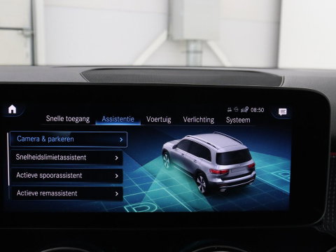 Mercedes-Benz GLB 200 Premium Plus | Half leder | Stoelverwarming | Cruise control | Trekhaak | Camera | Park assist | Sfeerverlichting | Navigatie | Bluetooth | Climate control