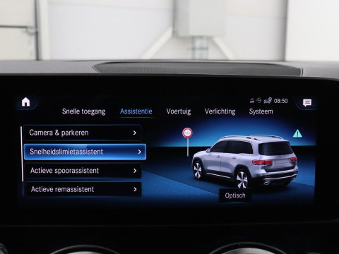 Mercedes-Benz GLB 200 Premium Plus | Half leder | Stoelverwarming | Cruise control | Trekhaak | Camera | Park assist | Sfeerverlichting | Navigatie | Bluetooth | Climate control