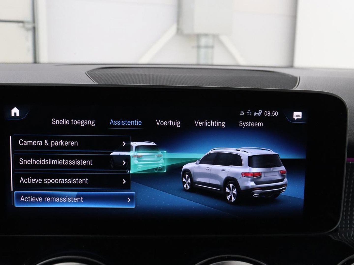 Mercedes-Benz GLB 200 Premium Plus | Half leder | Stoelverwarming | Cruise control | Trekhaak | Camera | Park assist | Sfeerverlichting | Navigatie | Bluetooth | Climate control