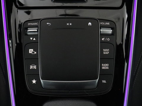 Mercedes-Benz GLB 200 Premium Plus | Half leder | Stoelverwarming | Cruise control | Trekhaak | Camera | Park assist | Sfeerverlichting | Navigatie | Bluetooth | Climate control