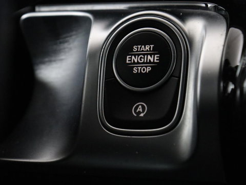 Mercedes-Benz GLB 200 Premium Plus | Half leder | Stoelverwarming | Cruise control | Trekhaak | Camera | Park assist | Sfeerverlichting | Navigatie | Bluetooth | Climate control