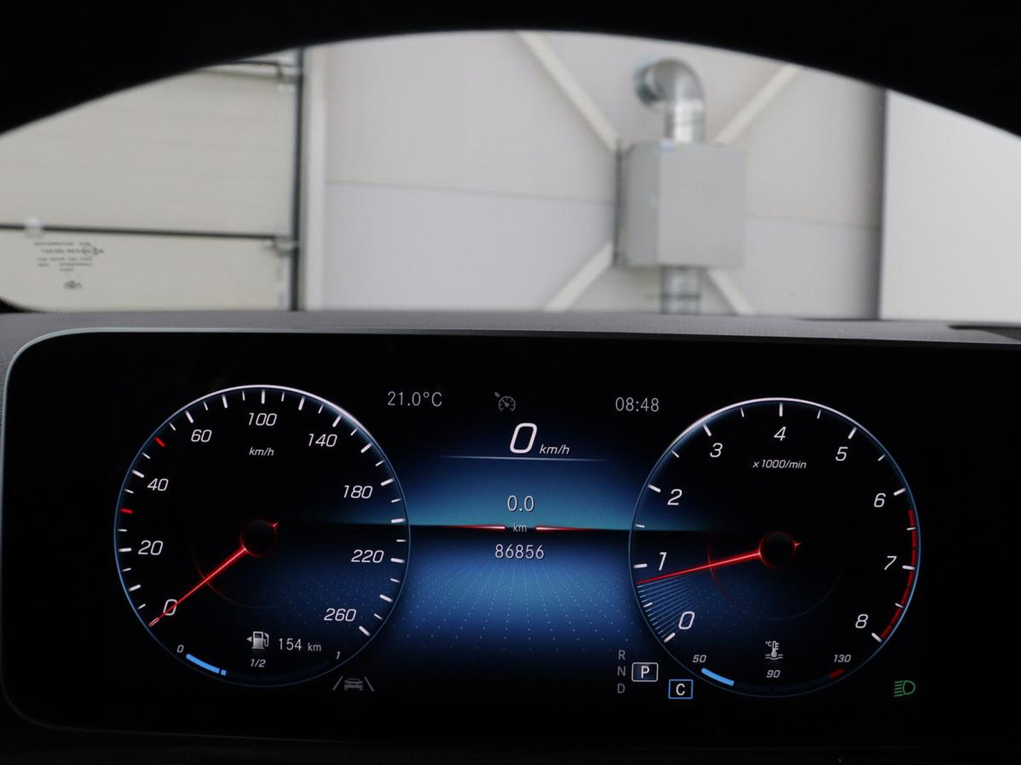 Mercedes-Benz GLB 200 Premium Plus | Half leder | Stoelverwarming | Cruise control | Trekhaak | Camera | Park assist | Sfeerverlichting | Navigatie | Bluetooth | Climate control