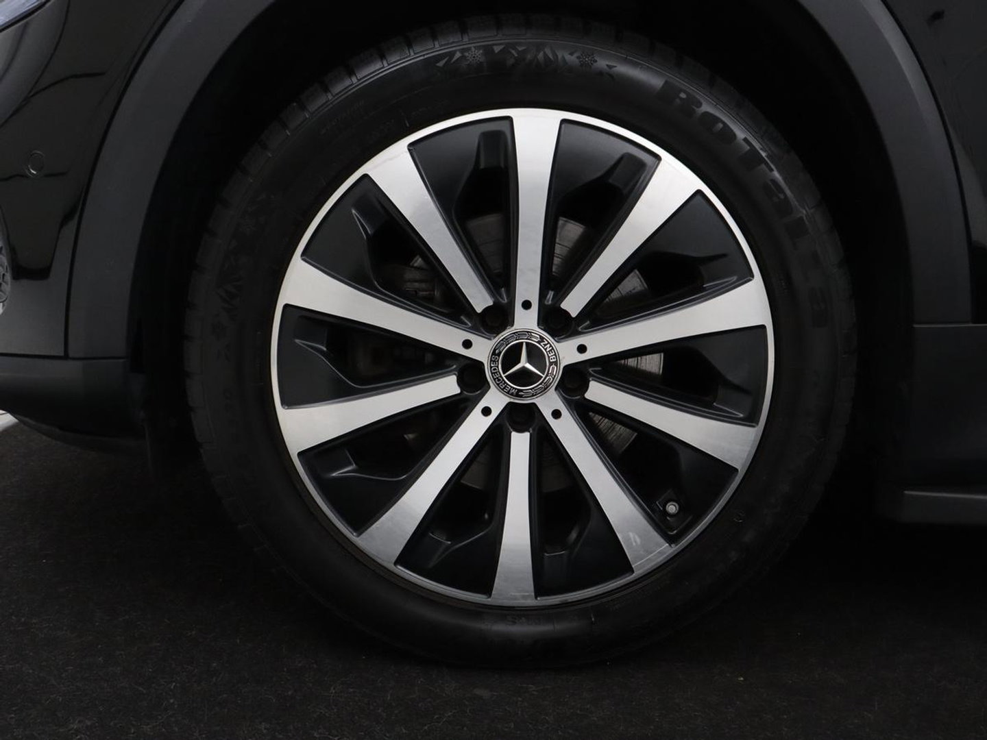 Mercedes-Benz GLB 200 Premium Plus | Half leder | Stoelverwarming | Cruise control | Trekhaak | Camera | Park assist | Sfeerverlichting | Navigatie | Bluetooth | Climate control
