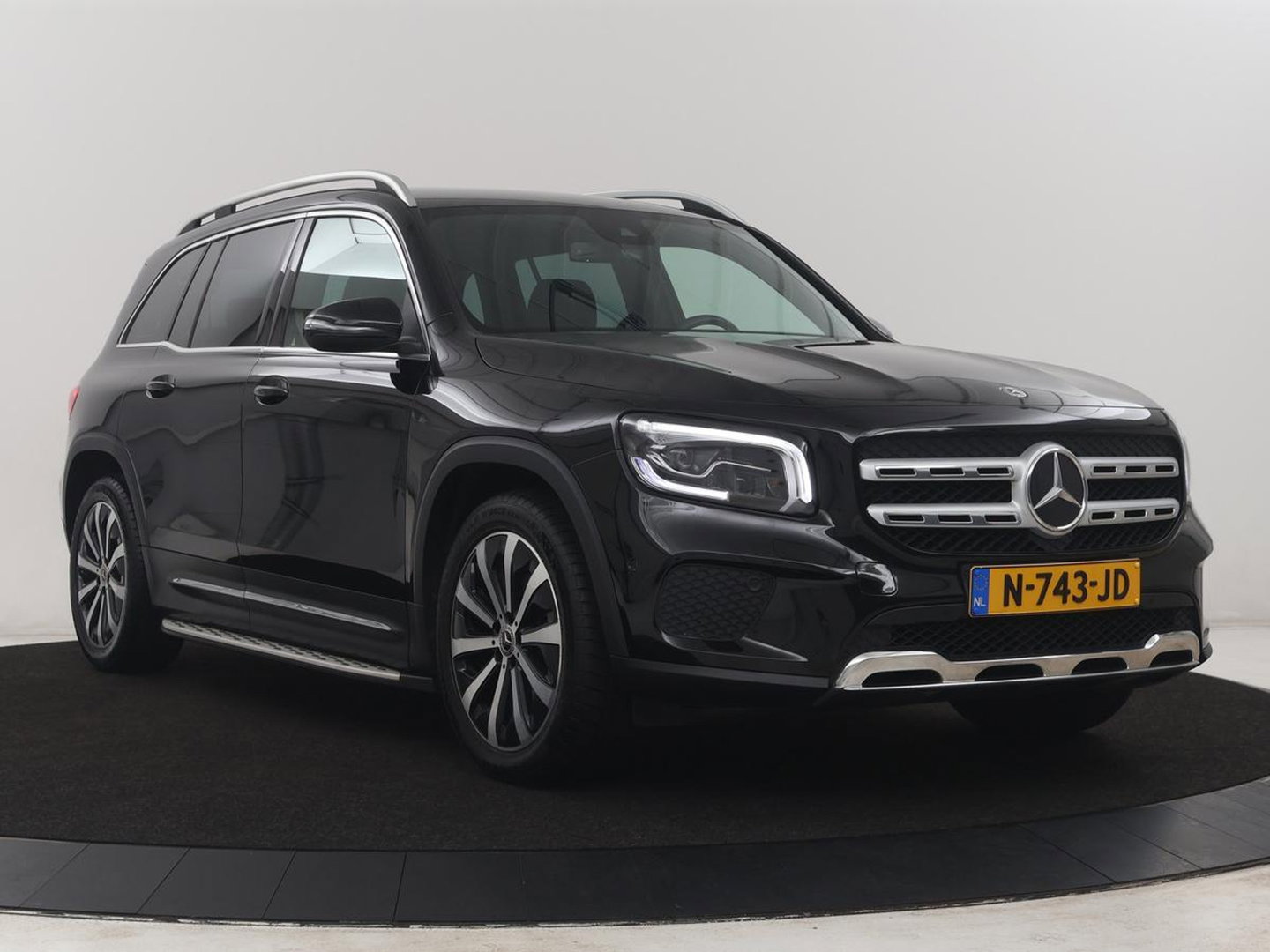 Mercedes-Benz GLB 200 Premium Plus | Half leder | Stoelverwarming | Cruise control | Trekhaak | Camera | Park assist | Sfeerverlichting | Navigatie | Bluetooth | Climate control