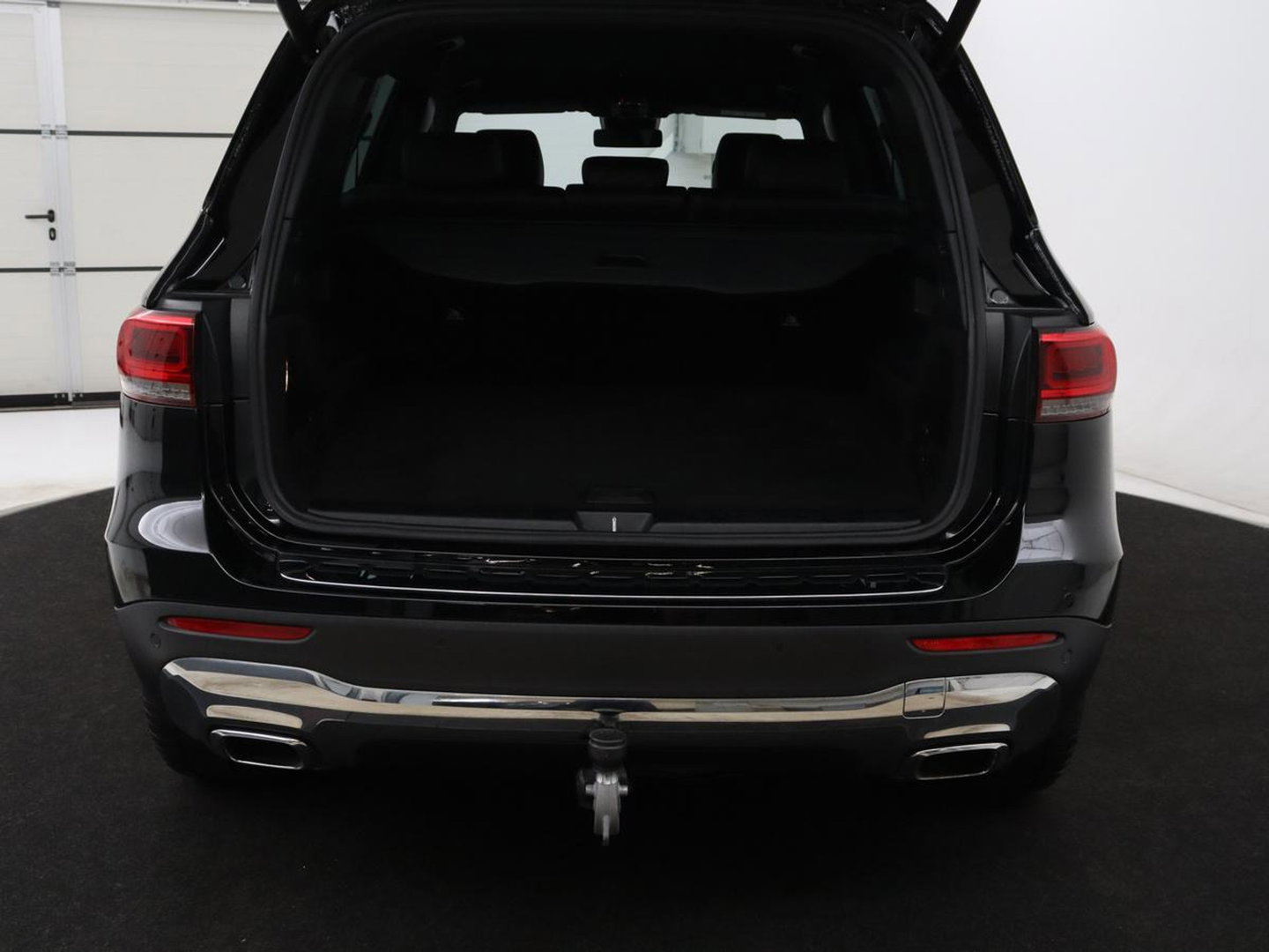 Mercedes-Benz GLB 200 Premium Plus | Half leder | Stoelverwarming | Cruise control | Trekhaak | Camera | Park assist | Sfeerverlichting | Navigatie | Bluetooth | Climate control