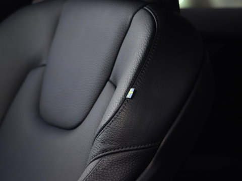 Volvo V60 T6 Plug-in Hybrid 350PK AWD Plus Dark SoH 99,5% Trekh. 19'' Leer Harman Kardon Thor Lights