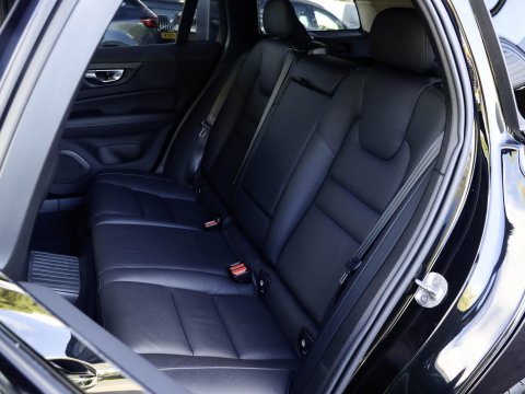 Volvo V60 T6 Plug-in Hybrid 350PK AWD Plus Dark SoH 99,5% Trekh. 19'' Leer Harman Kardon Thor Lights