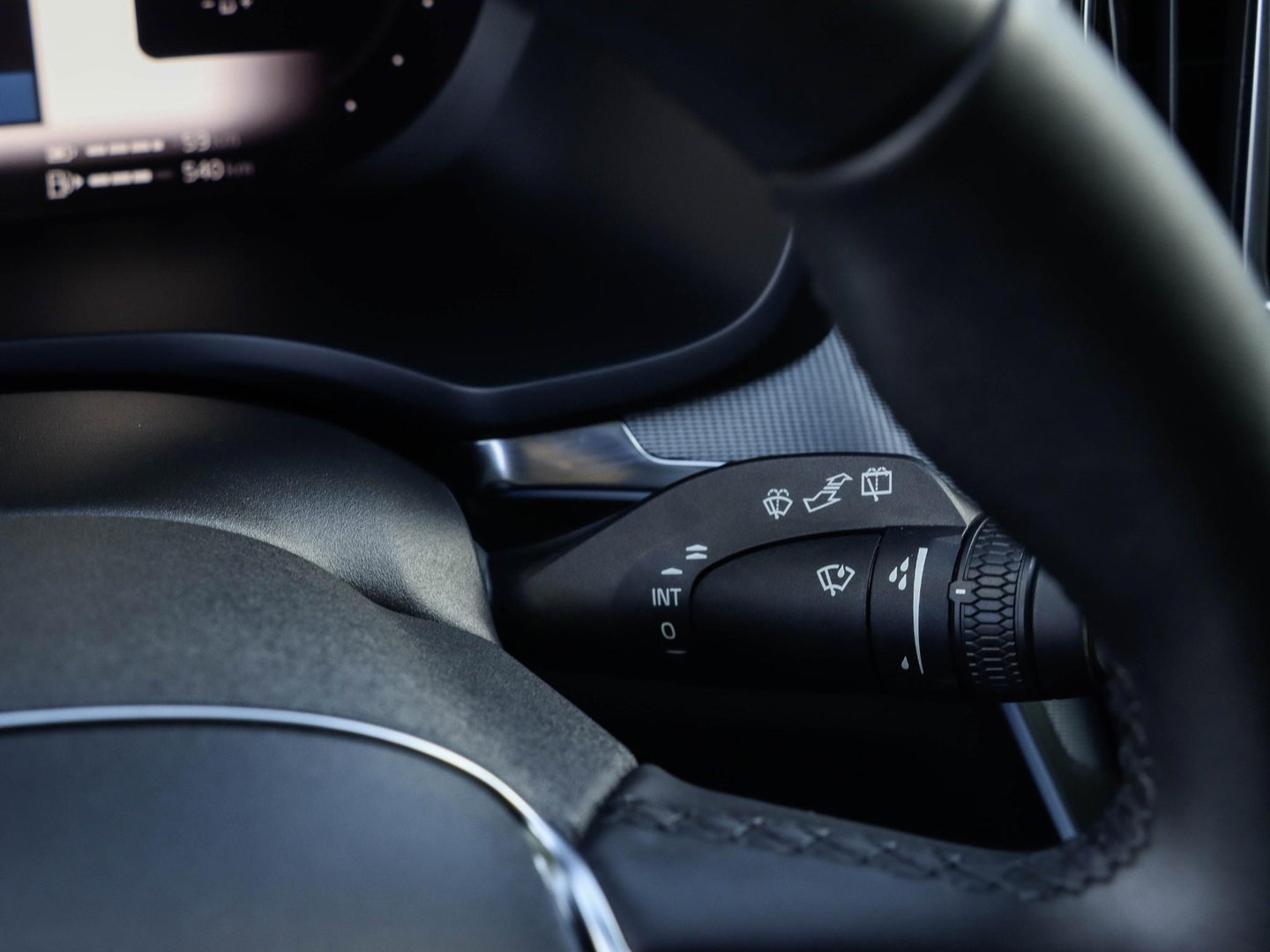 Volvo V60 T6 Plug-in Hybrid 350PK AWD Plus Dark SoH 99,5% Trekh. 19'' Leer Harman Kardon Thor Lights