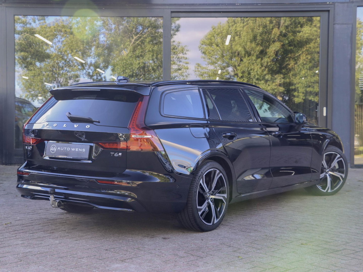 Volvo V60 T6 Plug-in Hybrid 350PK AWD Plus Dark SoH 99,5% Trekh. 19'' Leer Harman Kardon Thor Lights