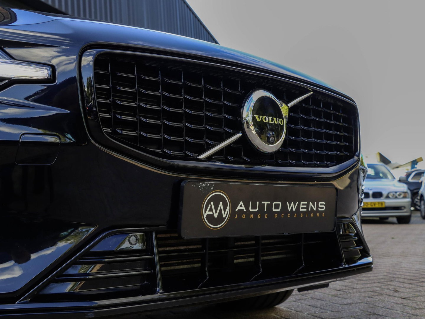 Volvo V60 T6 Plug-in Hybrid 350PK AWD Plus Dark SoH 99,5% Trekh. 19'' Leer Harman Kardon Thor Lights