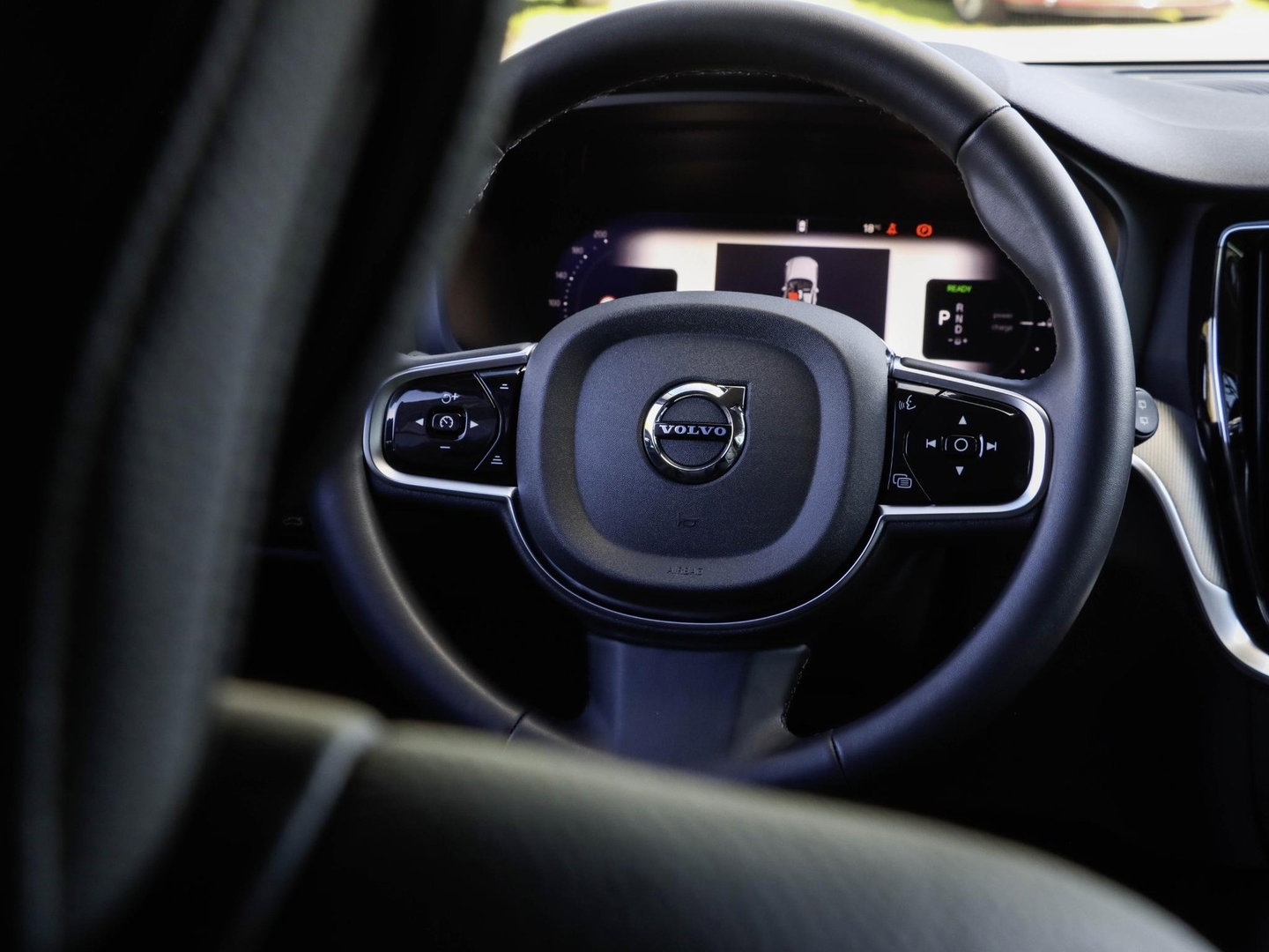 Volvo V60 T6 Plug-in Hybrid 350PK AWD Plus Dark SoH 99,5% Trekh. 19'' Leer Harman Kardon Thor Lights