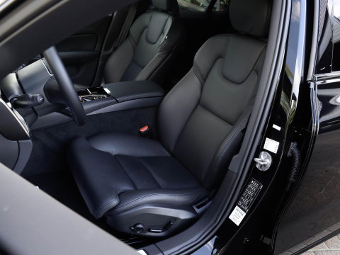 Volvo V60 T6 Plug-in Hybrid 350PK AWD Plus Dark SoH 99,5% Trekh. 19'' Leer Harman Kardon Thor Lights