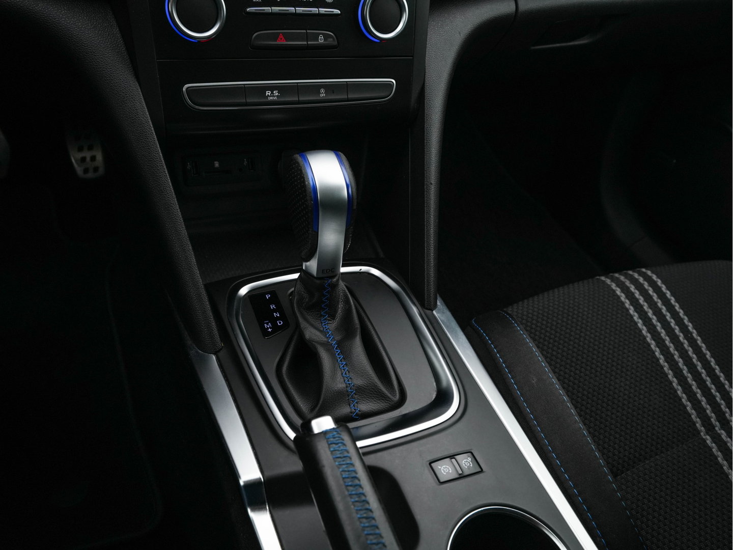 Renault Mégane Estate 1.6 TCe GT Aut. *FULL-LED | NAVI-FULLMAP | BOSE-SOUND | DIGI-COCKPIT | SPORT-SEATS | SHIFT-PADDLES | DAB+ | KEYLESS | PRIVACY-GLASS | ECC | PDC | CRUISE | 18''ALU*