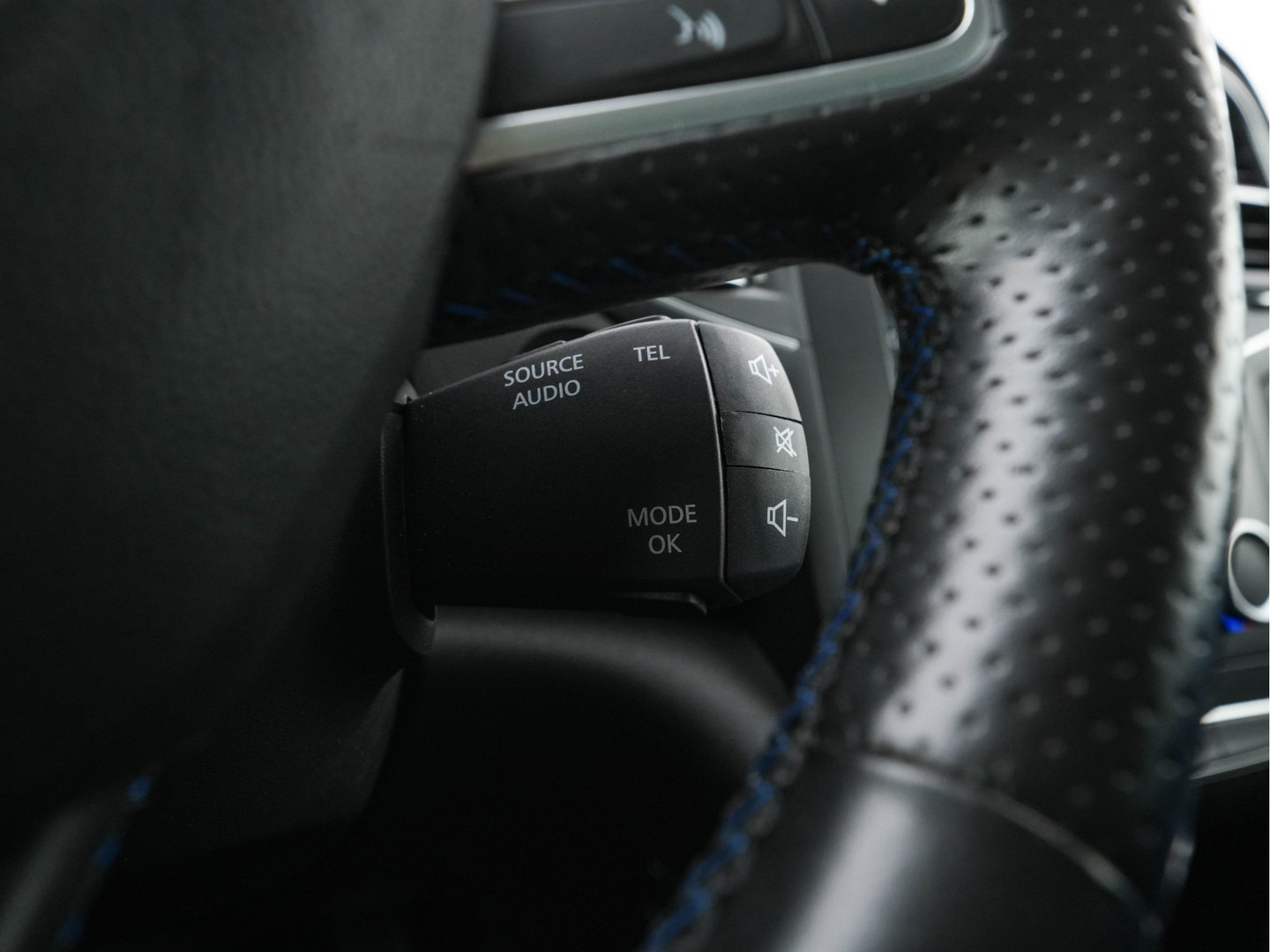 Renault Mégane Estate 1.6 TCe GT Aut. *FULL-LED | NAVI-FULLMAP | BOSE-SOUND | DIGI-COCKPIT | SPORT-SEATS | SHIFT-PADDLES | DAB+ | KEYLESS | PRIVACY-GLASS | ECC | PDC | CRUISE | 18''ALU*