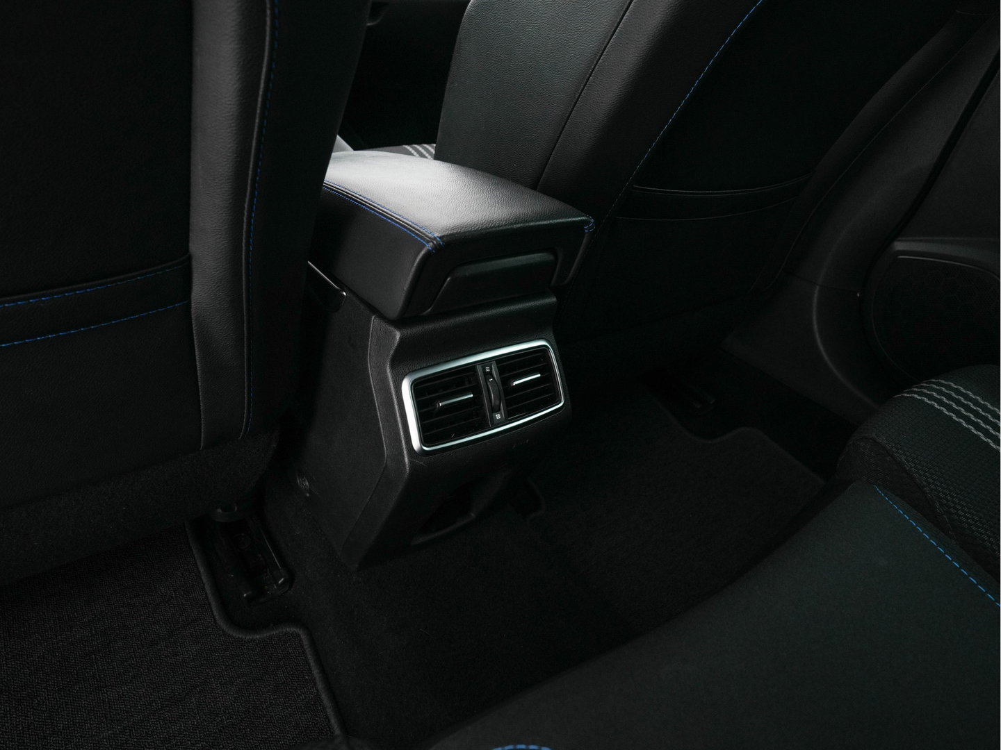 Renault Mégane Estate 1.6 TCe GT Aut. *FULL-LED | NAVI-FULLMAP | BOSE-SOUND | DIGI-COCKPIT | SPORT-SEATS | SHIFT-PADDLES | DAB+ | KEYLESS | PRIVACY-GLASS | ECC | PDC | CRUISE | 18''ALU*