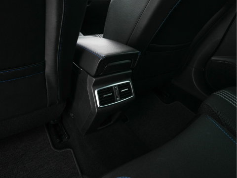 Renault Mégane Estate 1.6 TCe GT Aut. *FULL-LED | NAVI-FULLMAP | BOSE-SOUND | DIGI-COCKPIT | SPORT-SEATS | SHIFT-PADDLES | DAB+ | KEYLESS | PRIVACY-GLASS | ECC | PDC | CRUISE | 18''ALU*