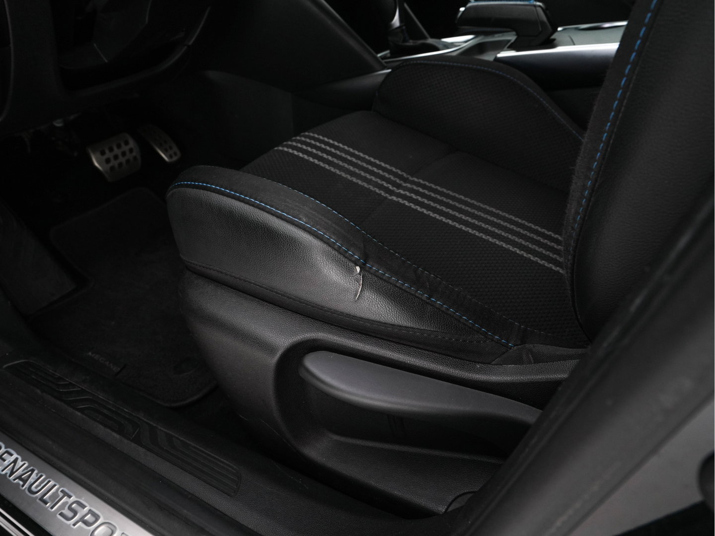 Renault Mégane Estate 1.6 TCe GT Aut. *FULL-LED | NAVI-FULLMAP | BOSE-SOUND | DIGI-COCKPIT | SPORT-SEATS | SHIFT-PADDLES | DAB+ | KEYLESS | PRIVACY-GLASS | ECC | PDC | CRUISE | 18''ALU*