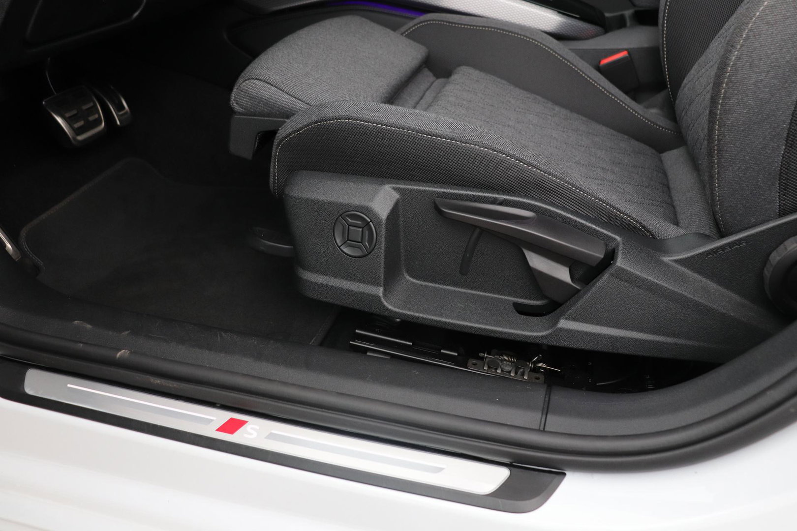 Audi A5 2.0 TFSI S Edition | ACC | Keyless | Camera | Stoelverwarming | Getint glas | Sportonderstel | 19 Inch