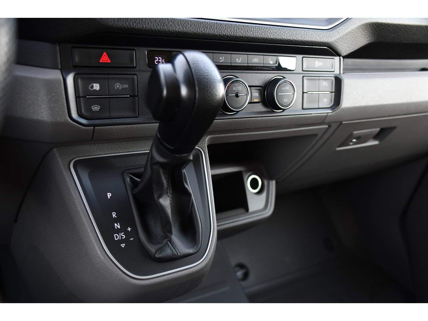 Volkswagen Crafter 35 2.0 TDI L4H3 4Motion Black Edition Full Options! Camera, Adaptieve Cruise, Carplay, 2 x Schuifdeur, LED, Automaat, Dodehoek, Uniek!