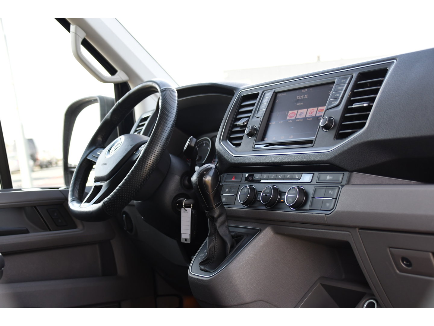 Volkswagen Crafter 35 2.0 TDI L4H3 4Motion Black Edition Full Options! Camera, Adaptieve Cruise, Carplay, 2 x Schuifdeur, LED, Automaat, Dodehoek, Uniek!