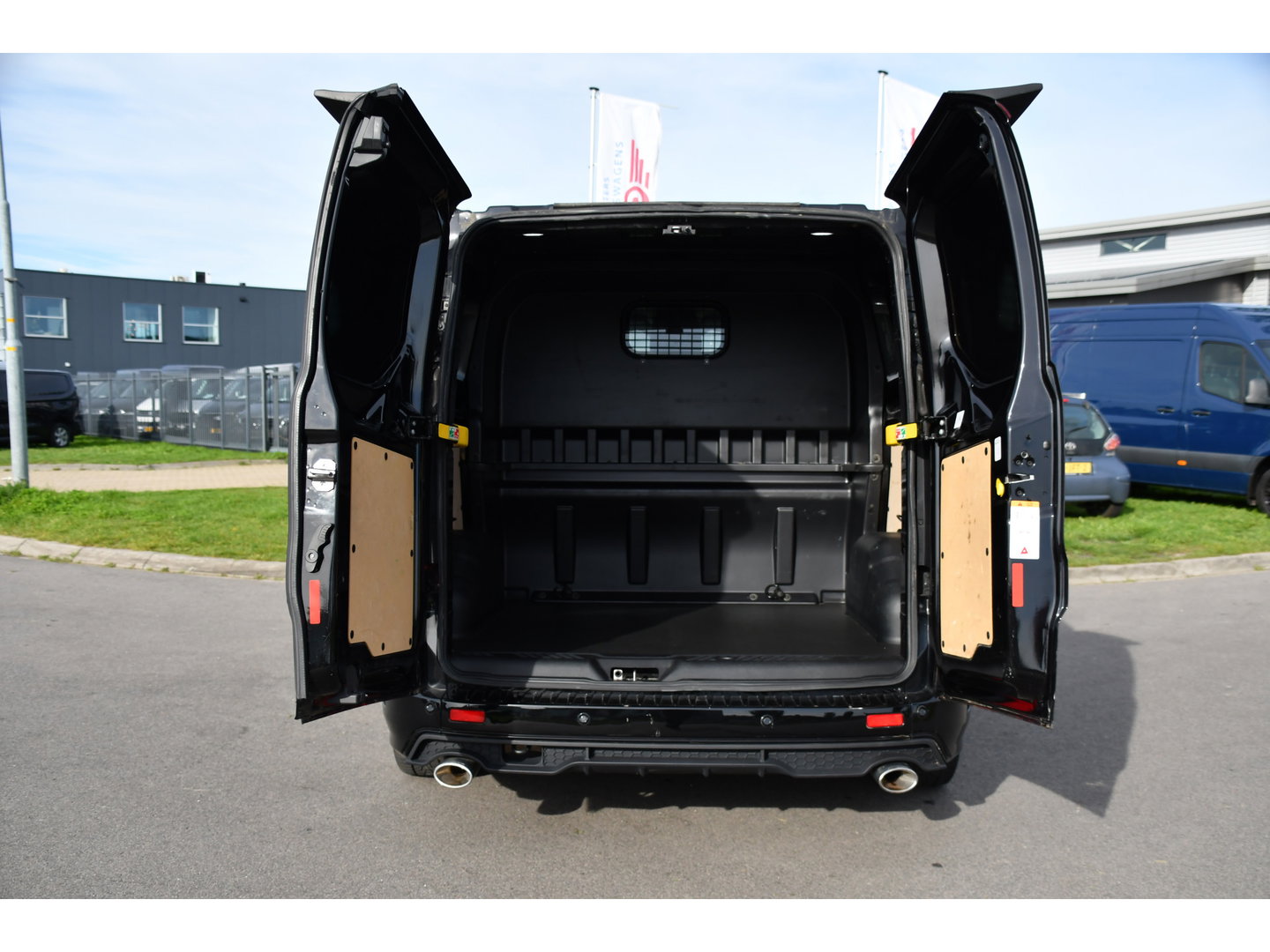 Ford Transit Custom 320 2.0 TDCI L1H1 DC MS-RT Black Edition Adaptieve Cruise, Camera, Carplay, 170pk, 2 x Schuifdeur, Automaat, LED, Stoelverwarming, Leder, Uniek!