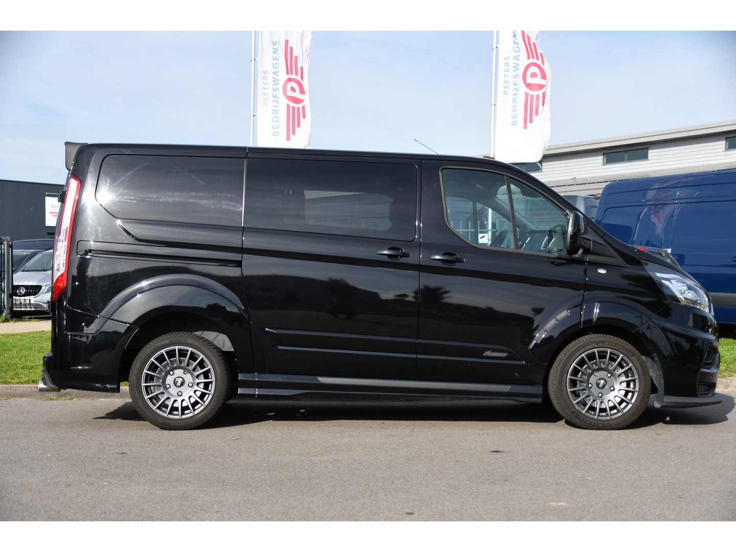Ford Transit Custom 320 2.0 TDCI L1H1 DC MS-RT Black Edition Adaptieve Cruise, Camera, Carplay, 170pk, 2 x Schuifdeur, Automaat, LED, Stoelverwarming, Leder, Uniek!