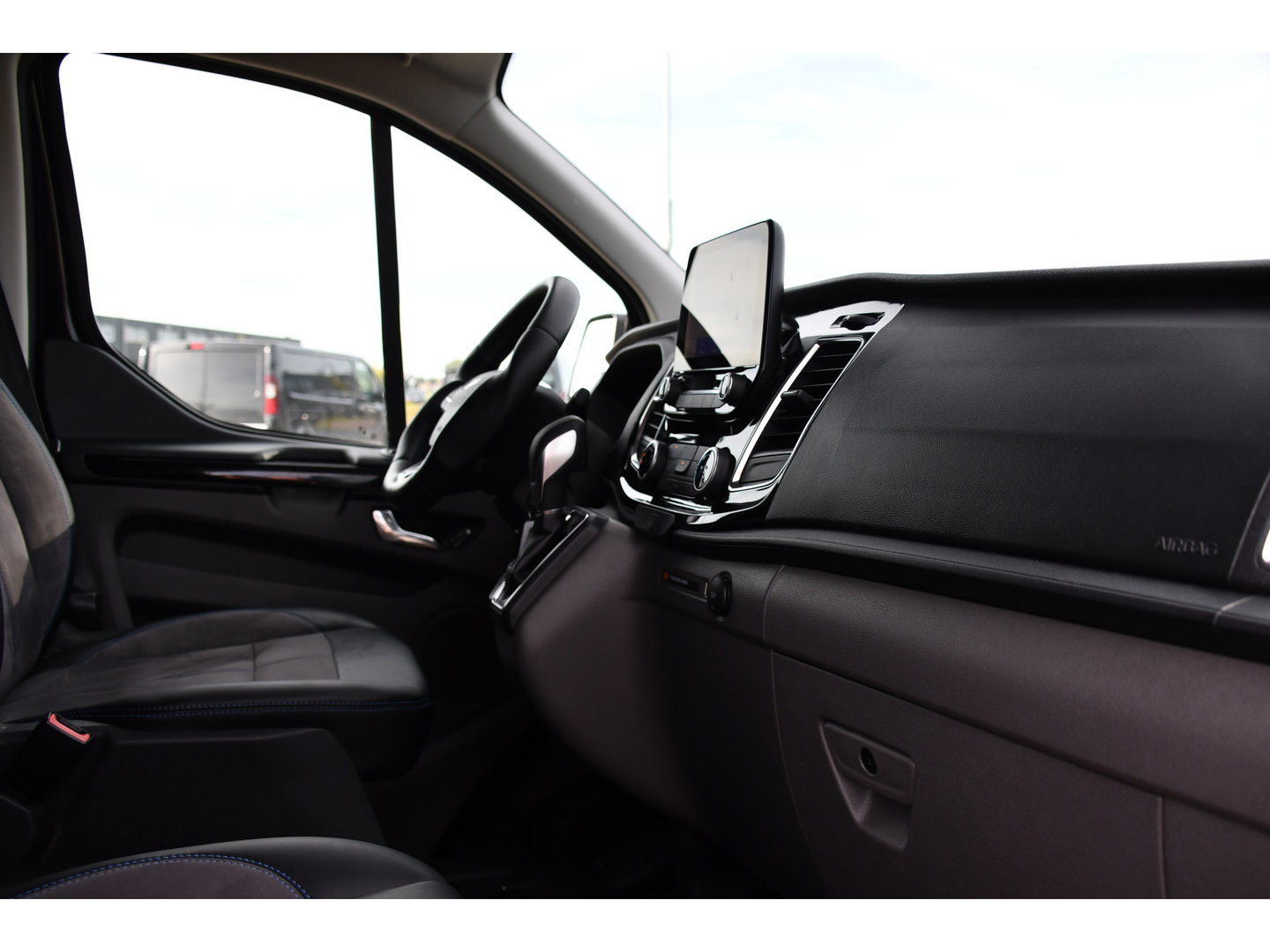 Ford Transit Custom 320 2.0 TDCI L1H1 DC MS-RT Black Edition Adaptieve Cruise, Camera, Carplay, 170pk, 2 x Schuifdeur, Automaat, LED, Stoelverwarming, Leder, Uniek!
