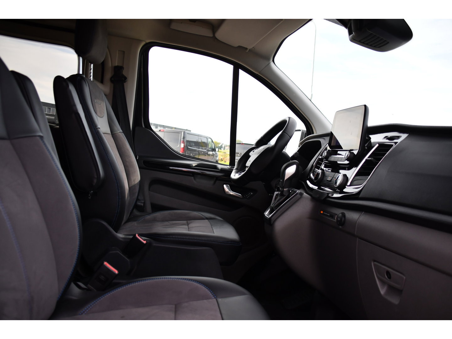 Ford Transit Custom 320 2.0 TDCI L1H1 DC MS-RT Black Edition Adaptieve Cruise, Camera, Carplay, 170pk, 2 x Schuifdeur, Automaat, LED, Stoelverwarming, Leder, Uniek!