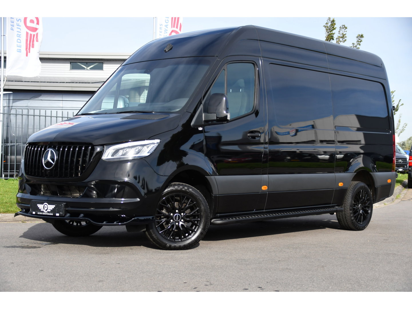 Mercedes-Benz Sprinter 319 1.9 CDI L2H2 RWD Black Edition Camera, Cruise, Carplay, LED, 190pk, Multimedia, Automaat, Geveerde stoel, Sensoren, Trekhaak, Uniek!